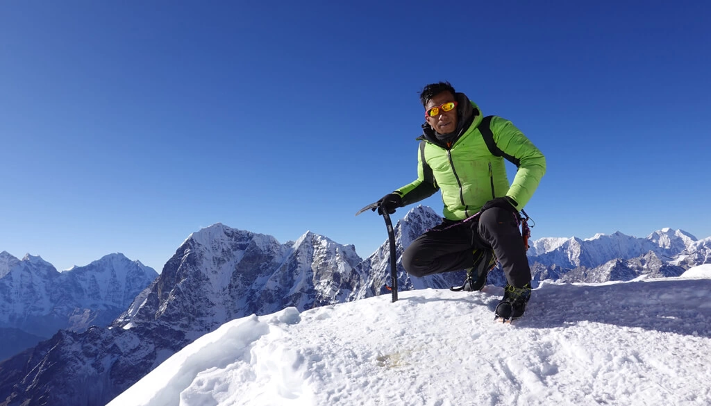 Short Lobuche Peak Climbing